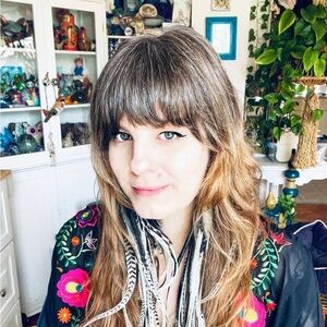 Meet your Posher, Aunia